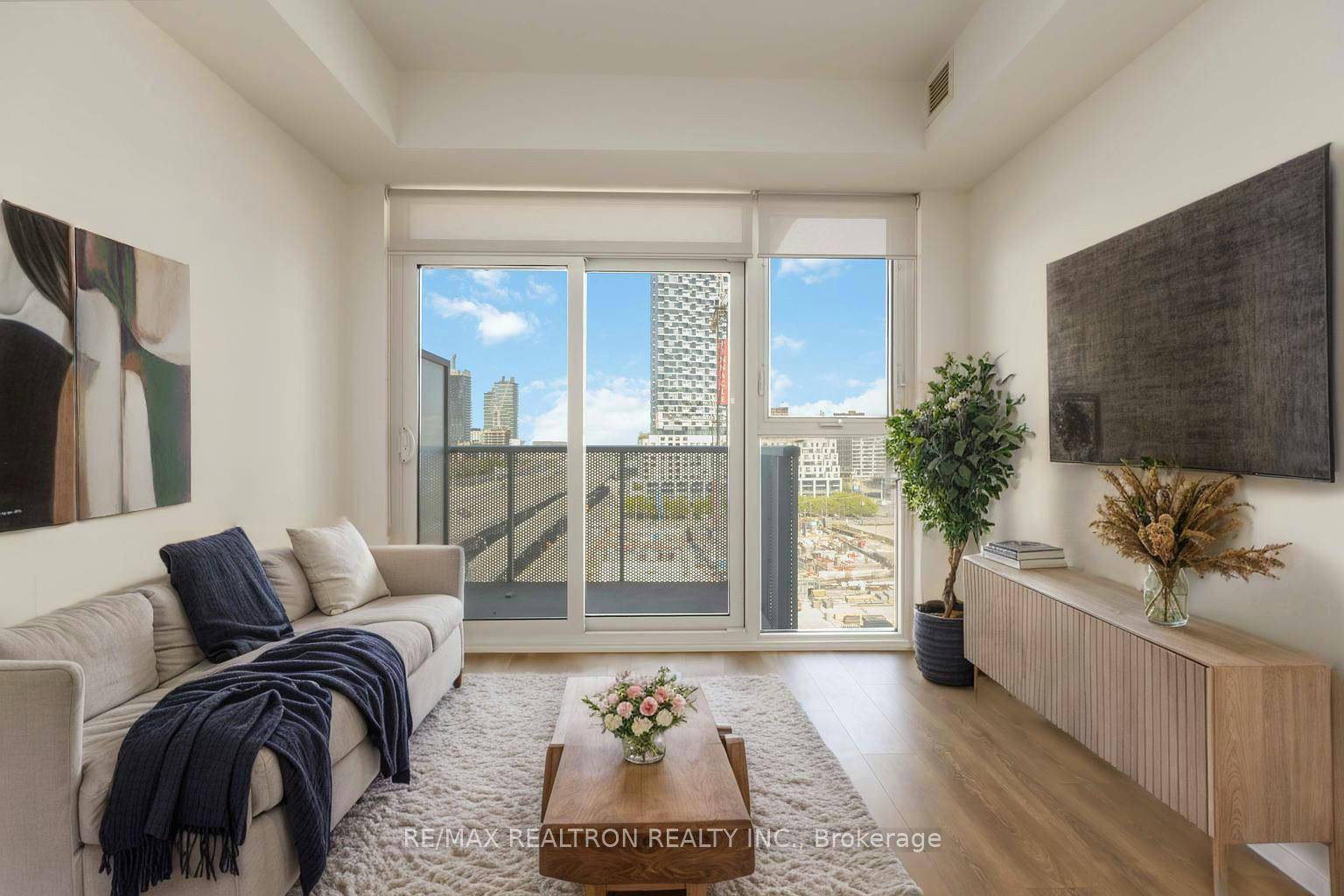 Embrace the best of waterfront living in this beautifully maintained 1 den condo, perfectly situated in one of the Toronto's most desirable lakeside communities.