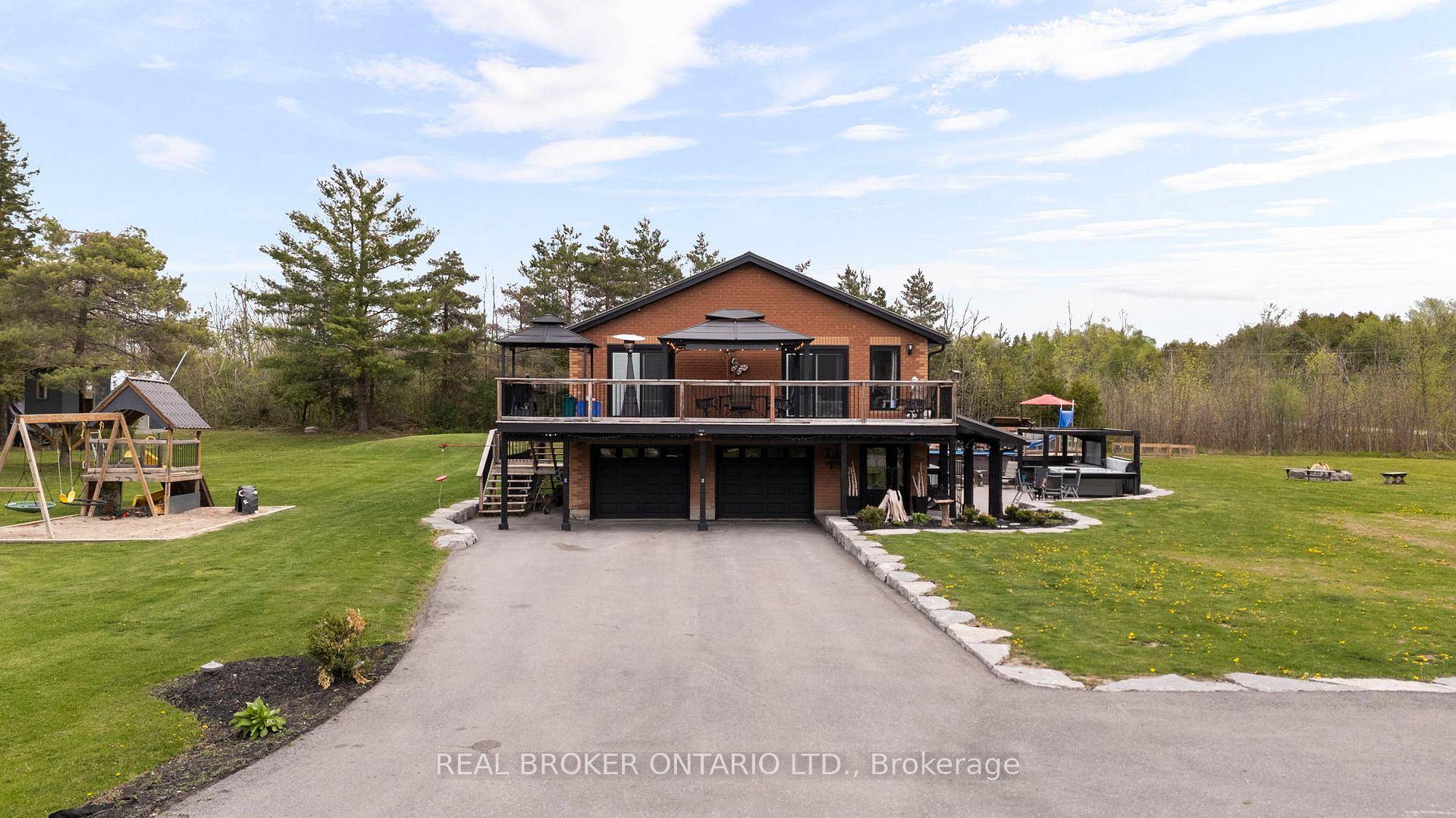 COUNTRY LIVING WITH LAKESIDE CHARM !