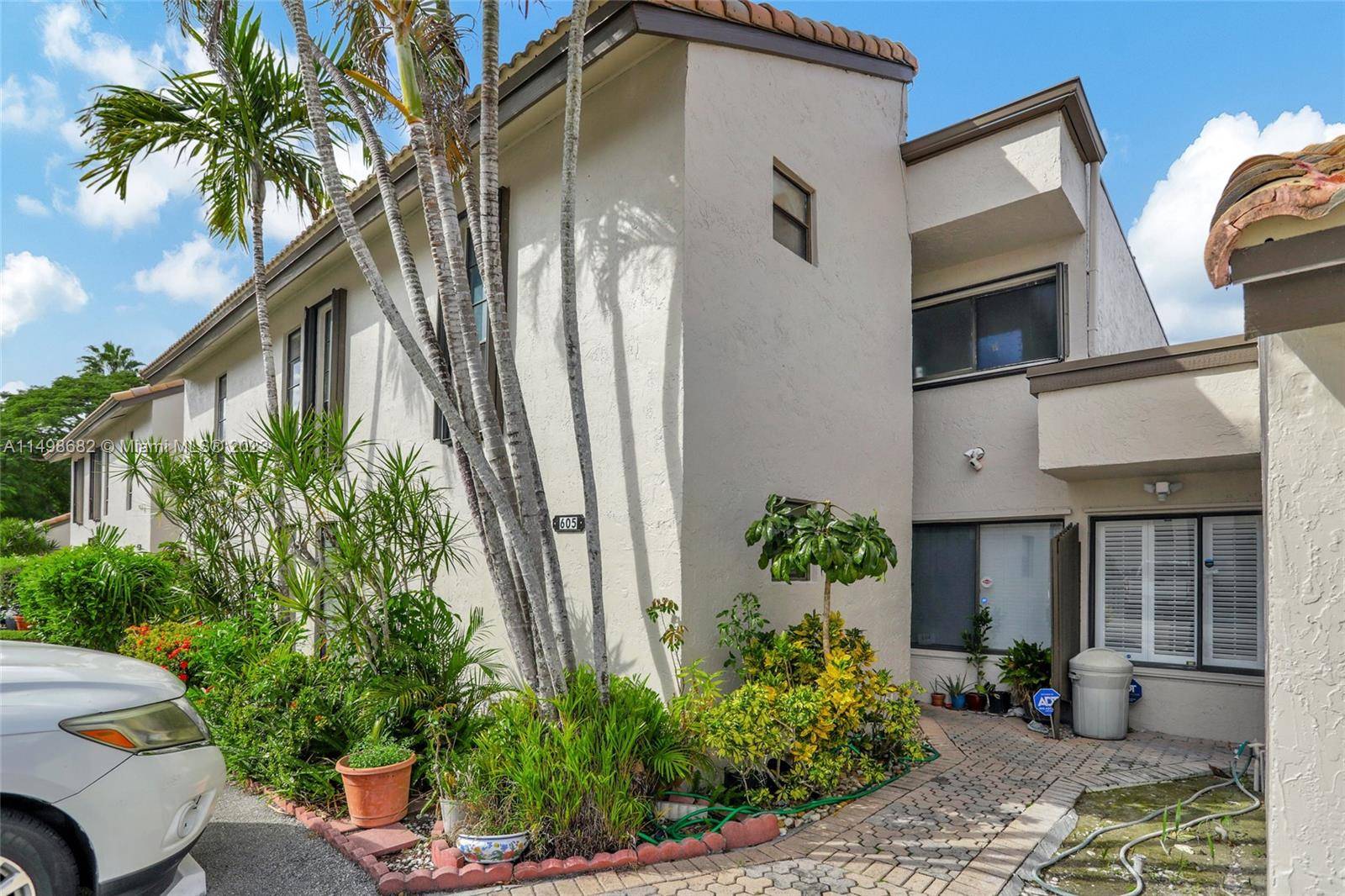 Spacious 4bd 2. 5 bath 2 story townhome located in The Trellises in the heart of the city of Plantation great schools easy access to major highways, shopping and airport.
