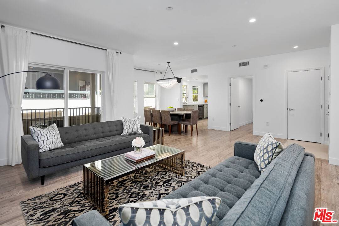 1420  N Laurel Ave 2BR Hollywood Hills East La