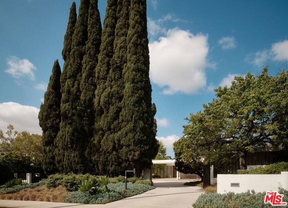 713  N Hillcrest Rd 4BR Beverly Hills Post Office | B.H.P.O. La