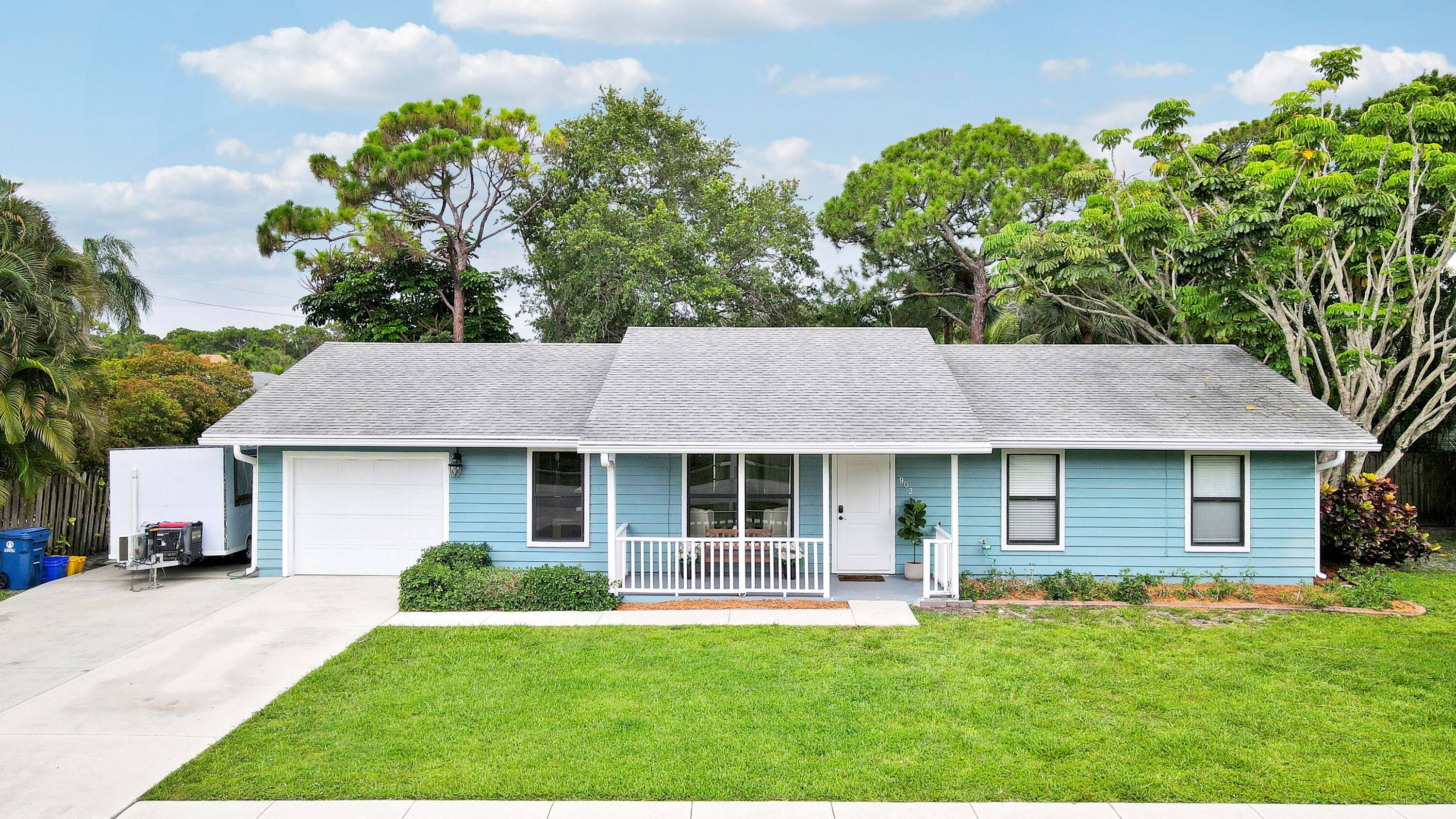 Welcome to 902 Oak Cir, a charming residence nestled in the serene surroundings of Jupiter, FL.