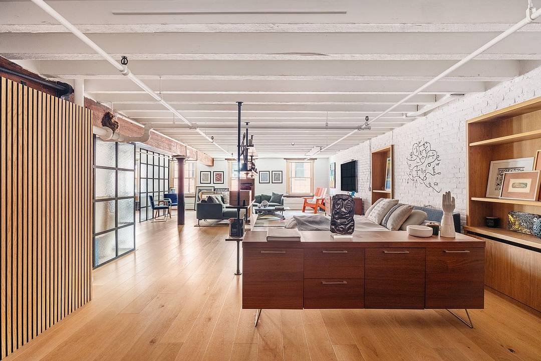 Authentic Seaport Loft Beautifully Renovated Full Floor Residence Unlimited subletting and no flip tax Set on a charming cobblestone block in the heart of Manhattan s historic South Street Seaport, ...