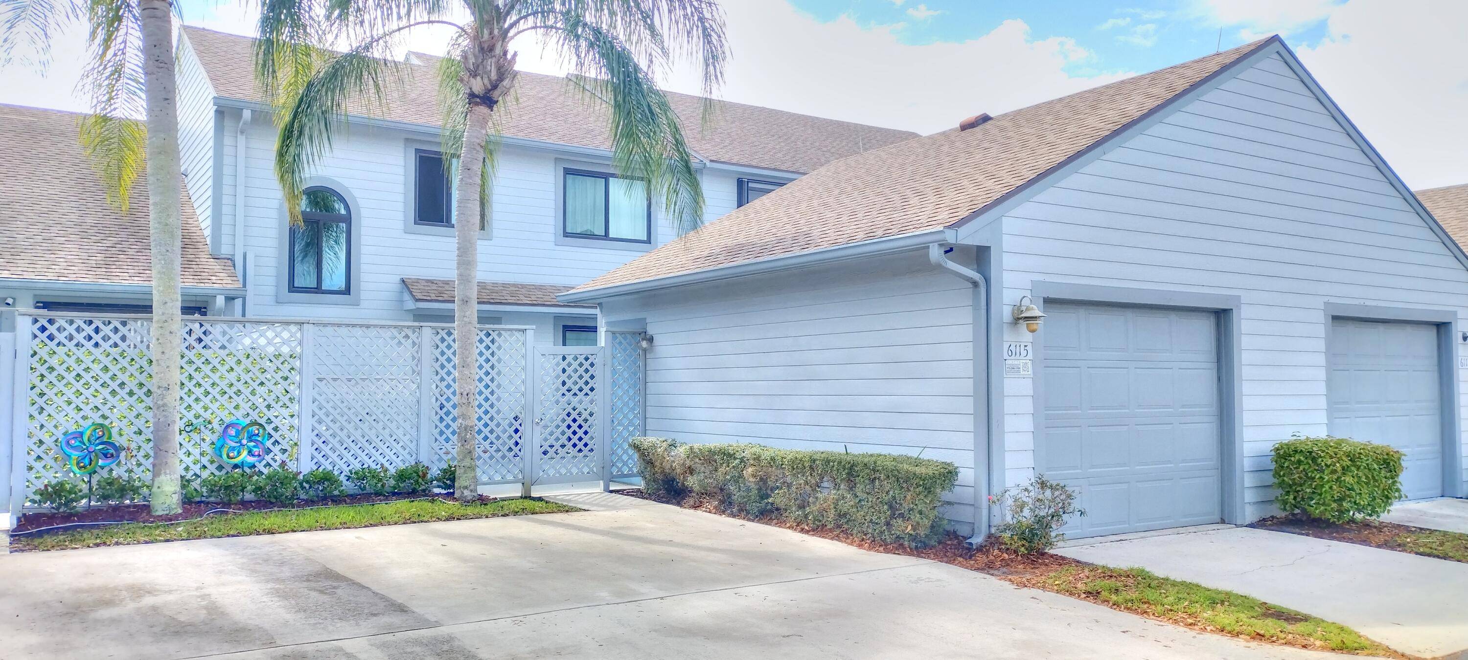 Super open floor plan with soaring ceilings !