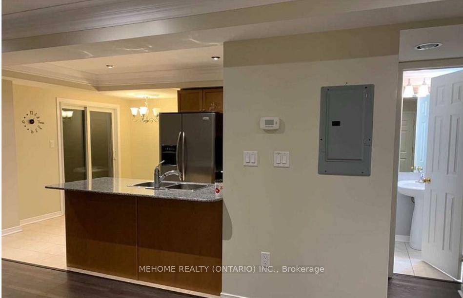 Fresh amp ; Clean, Don't Miss This Rare Opp To Liv In This Fantastic 2Bdrm 3Wshr Den, Loc In A Very Quiet Area On A Privt Str.