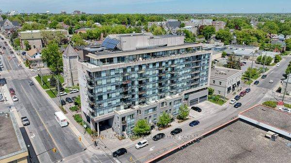 Here is a fantastic Opportunity for ownership in the Anna Lane Condo, downtown Kingston !