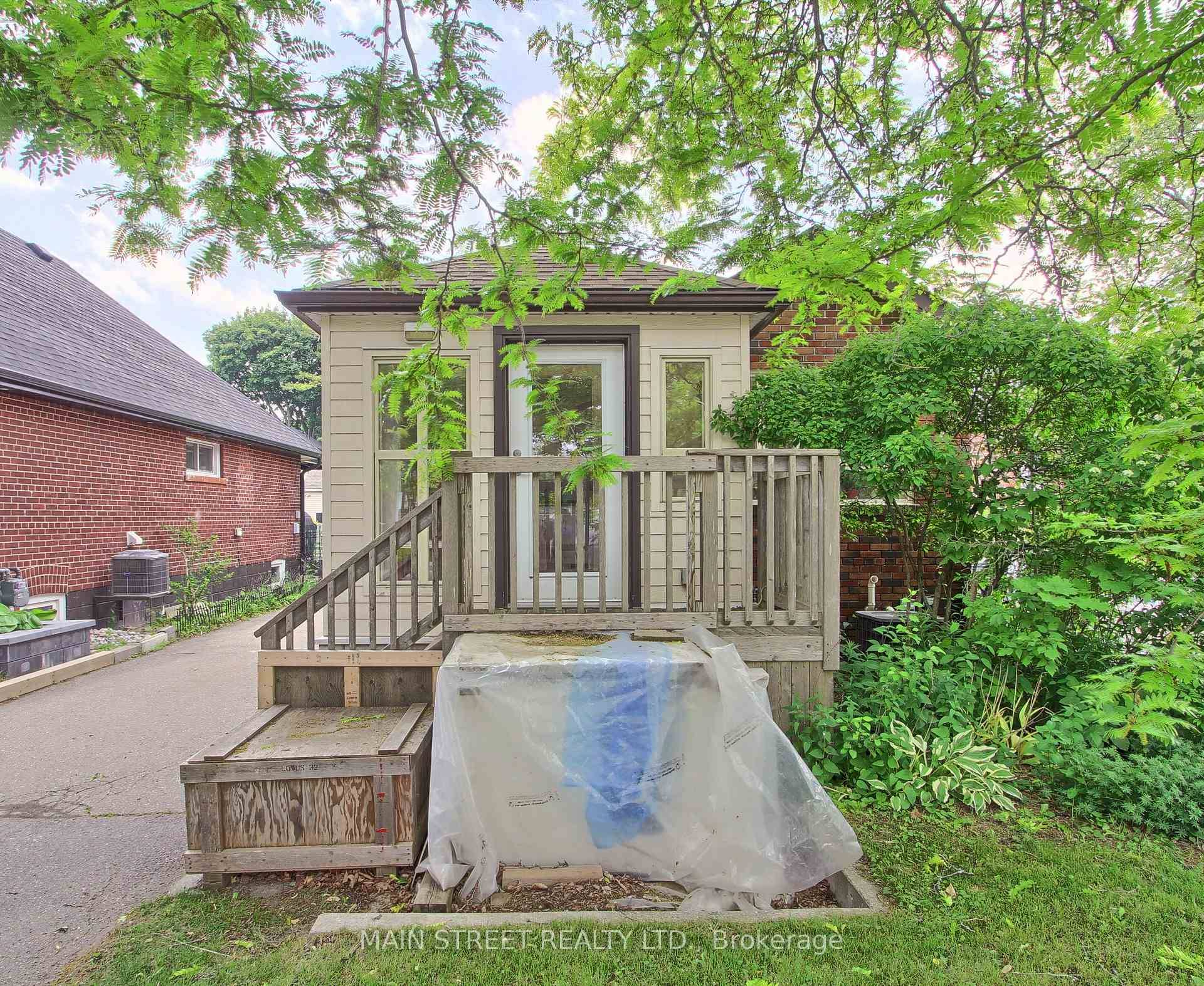 Undeniable Potential. Whether you're looking to invest, redevelop, or simply capitalize on the property's highly sought after location, this charming one bedroom bungalow, located in tranquil Birchcliffe Village, is perfect ...