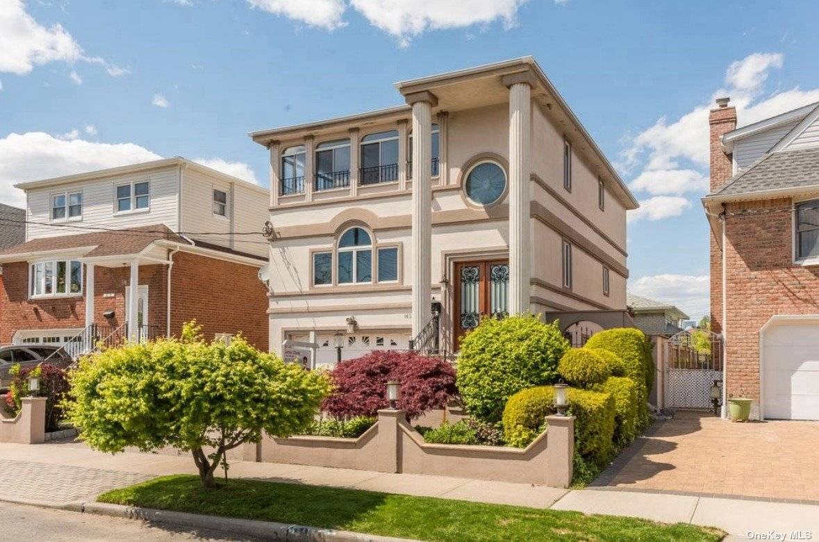 This beautiful and exclusive Malba property in Whitestone, Queens, originally built in 1960 and fully renovated in 2003, features 3 bedrooms plus a entertainment family living study suite and 3.