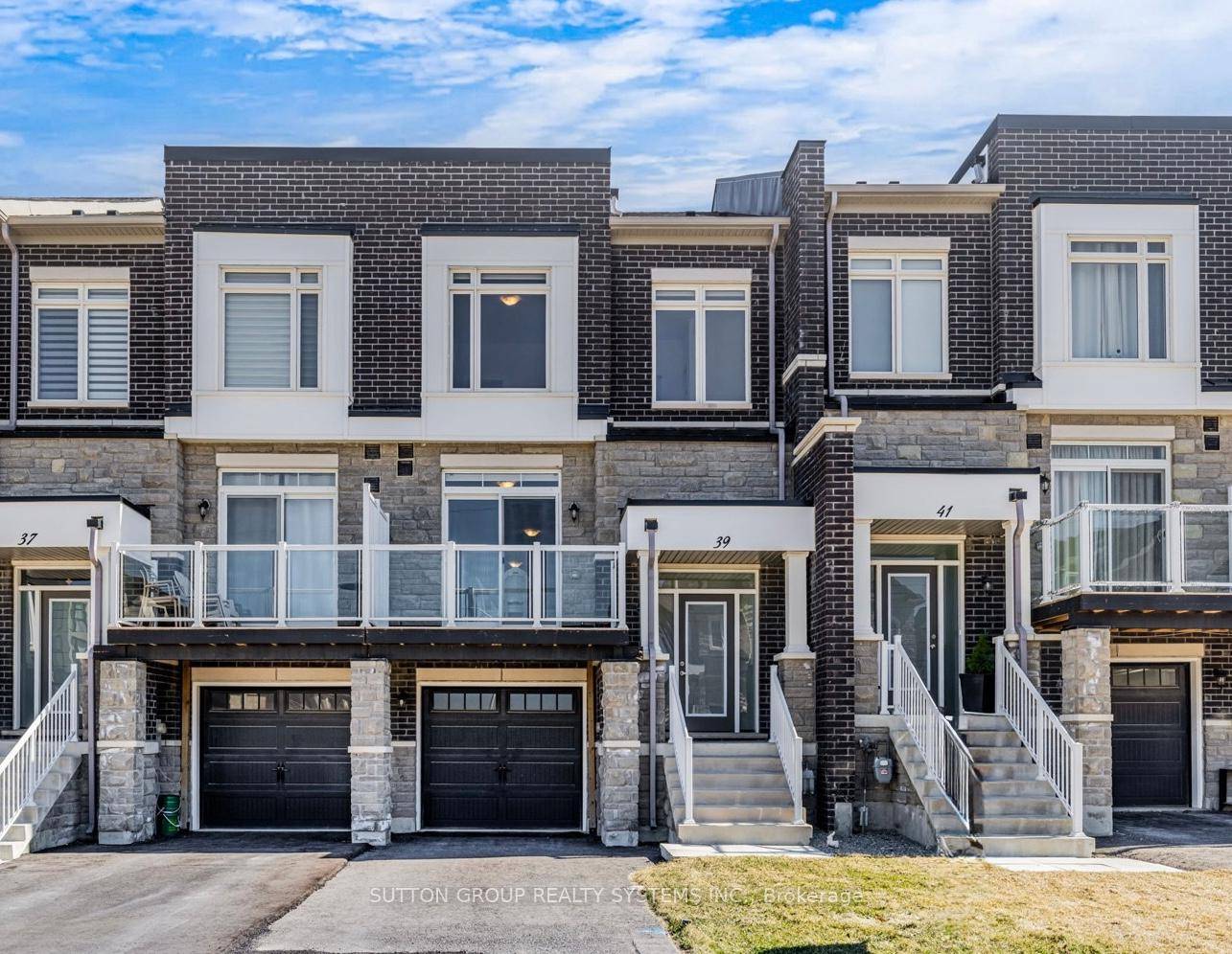 Located In The Desirable Oak Ridge Community Of Richmond Hill, This Impeccably Maintained Freehold Townhouse Offers Over 2000 Sq.