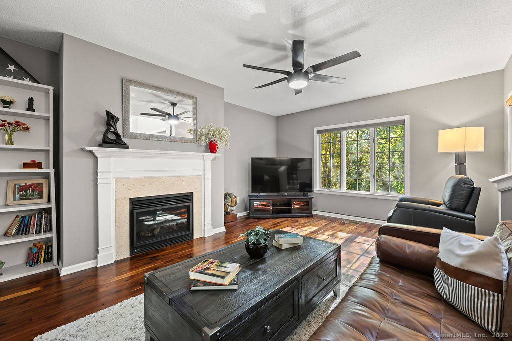 Welcome to this beautiful condo in one of Glastonbury's most popular communities, ideally located near the New London Turnpike for quick access to shopping, dining, and the highway.