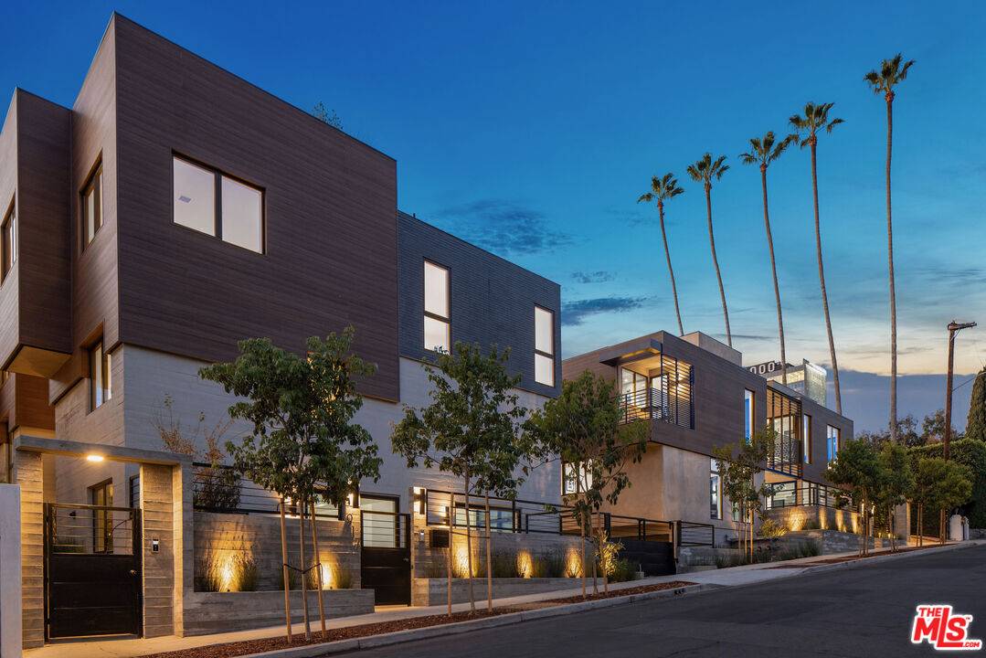 919   Hilldale Ave 2BR Sunset Strip La