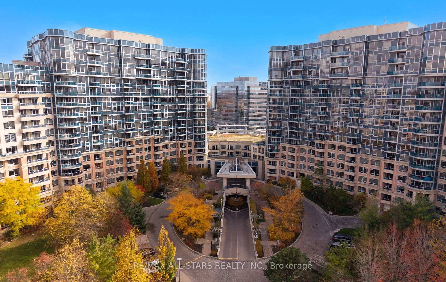 Your search for the bungalow in the sky stops here at the well managed and sought after Tridel Circa 1 Condos situated in the heart of Markham.