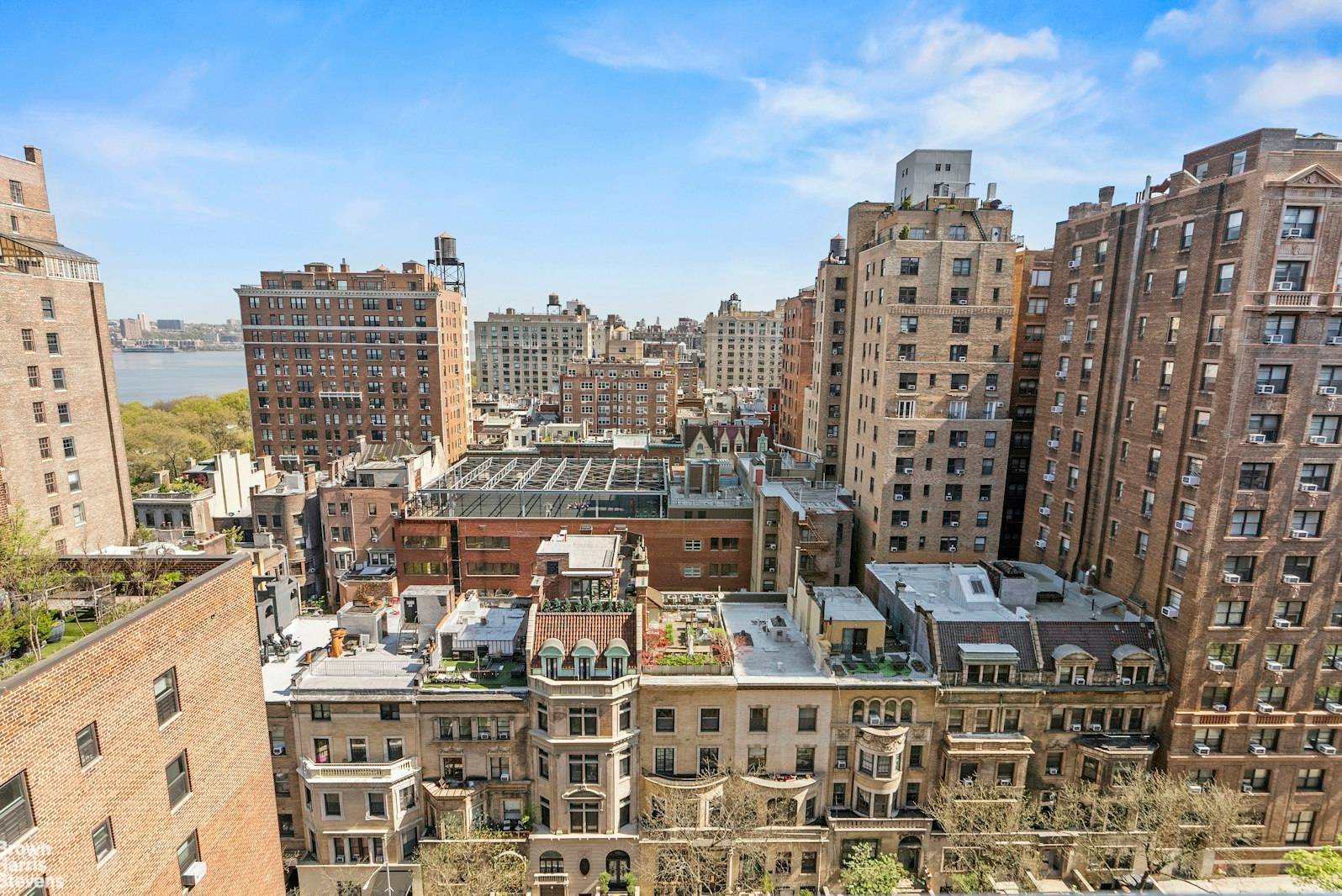 73 WEA RSD VIEWS, SUNNY, QUIET, CORNER 2BD High on the 15th floor, this corner 2 bed 1bath home features 11 new white windows facing north and east providing wonderful ...