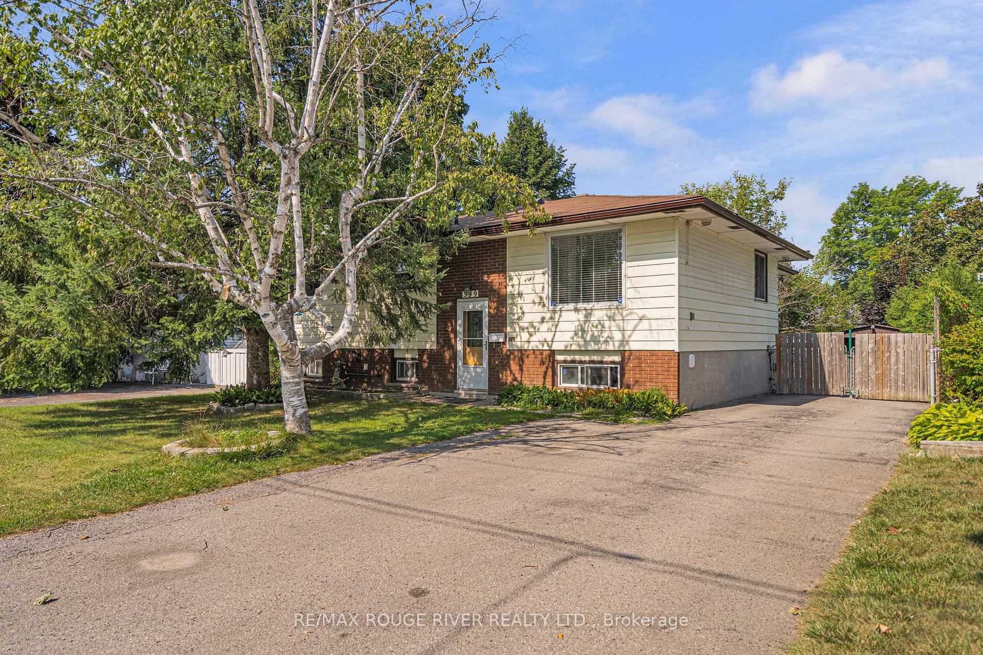 Gorgeous 3 Bedroom Unit For Lease In A Great Area In Peterborough.