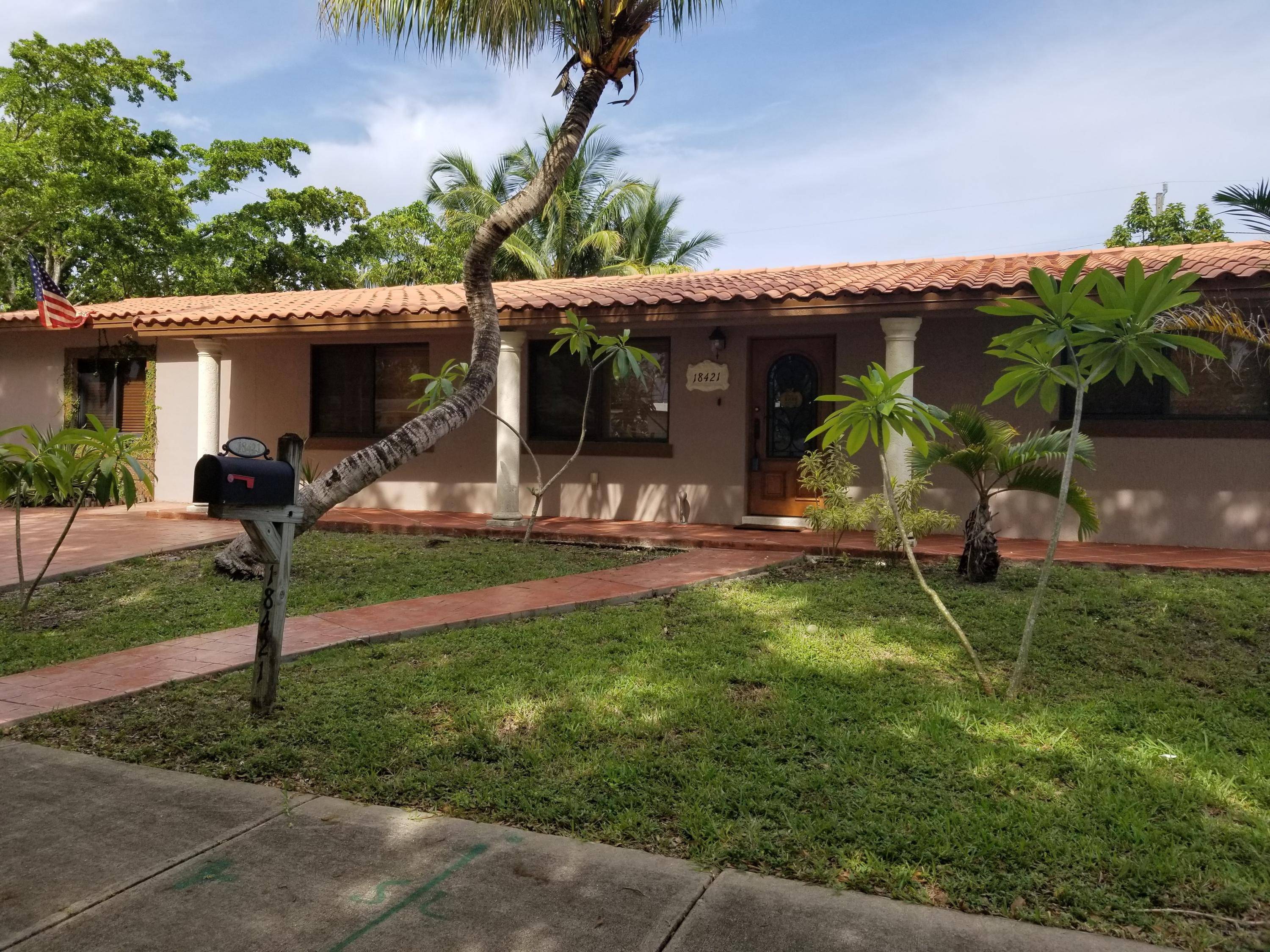 This charming 3 bedroom, 2 bathroom home is ideally situated near schools, shopping, and major expressways, offering both convenience and comfort.