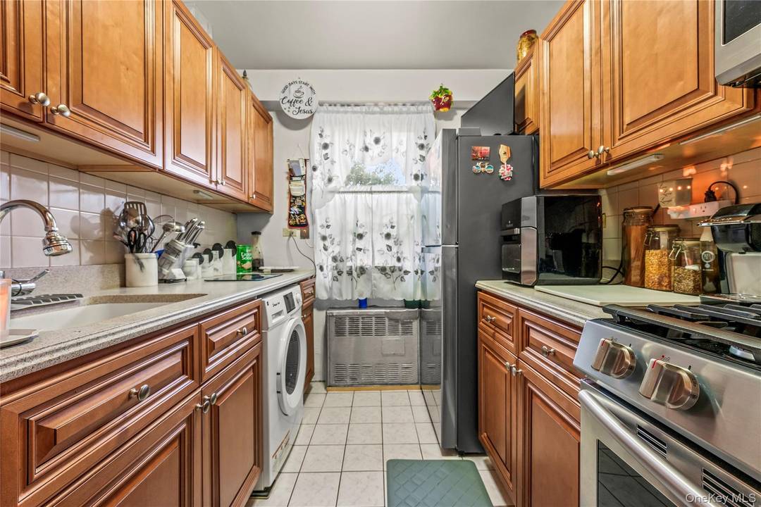 Welcome to 12399 Flatlands ave unit 1L located in the East New York Section of Brooklyn, This astounding apartment Located on this first floor Facing East of building as well ...