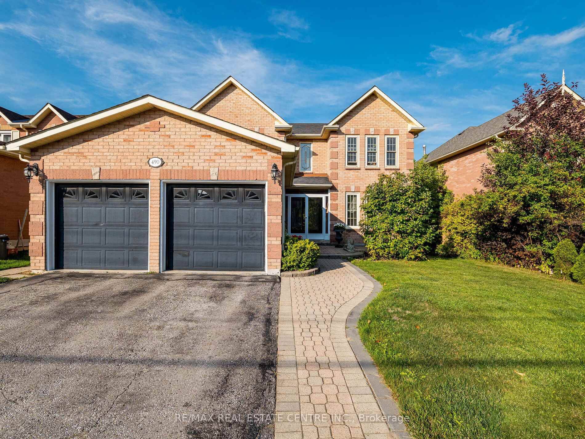 Bright and beautiful 4 bedroom, non smoker's home, with a 2 bedroom in law suite in the basement with walkout to lower deck and fenced backyard.