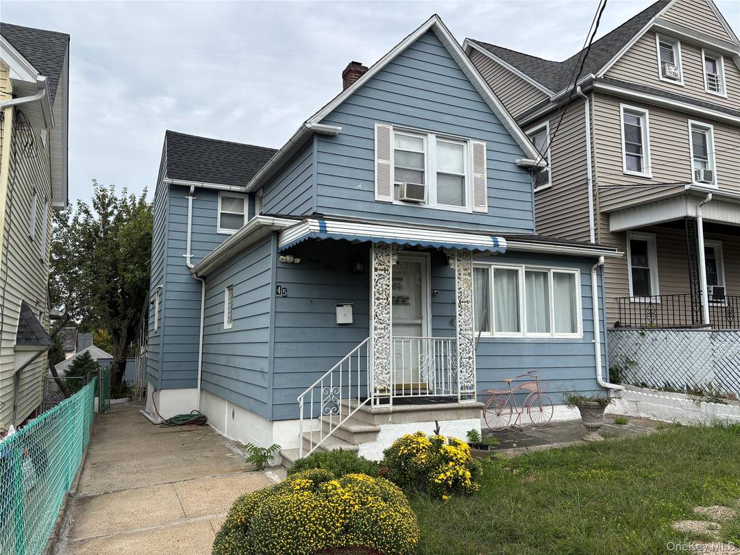 3 bedroom Colonial in the heart of New Rochelle !