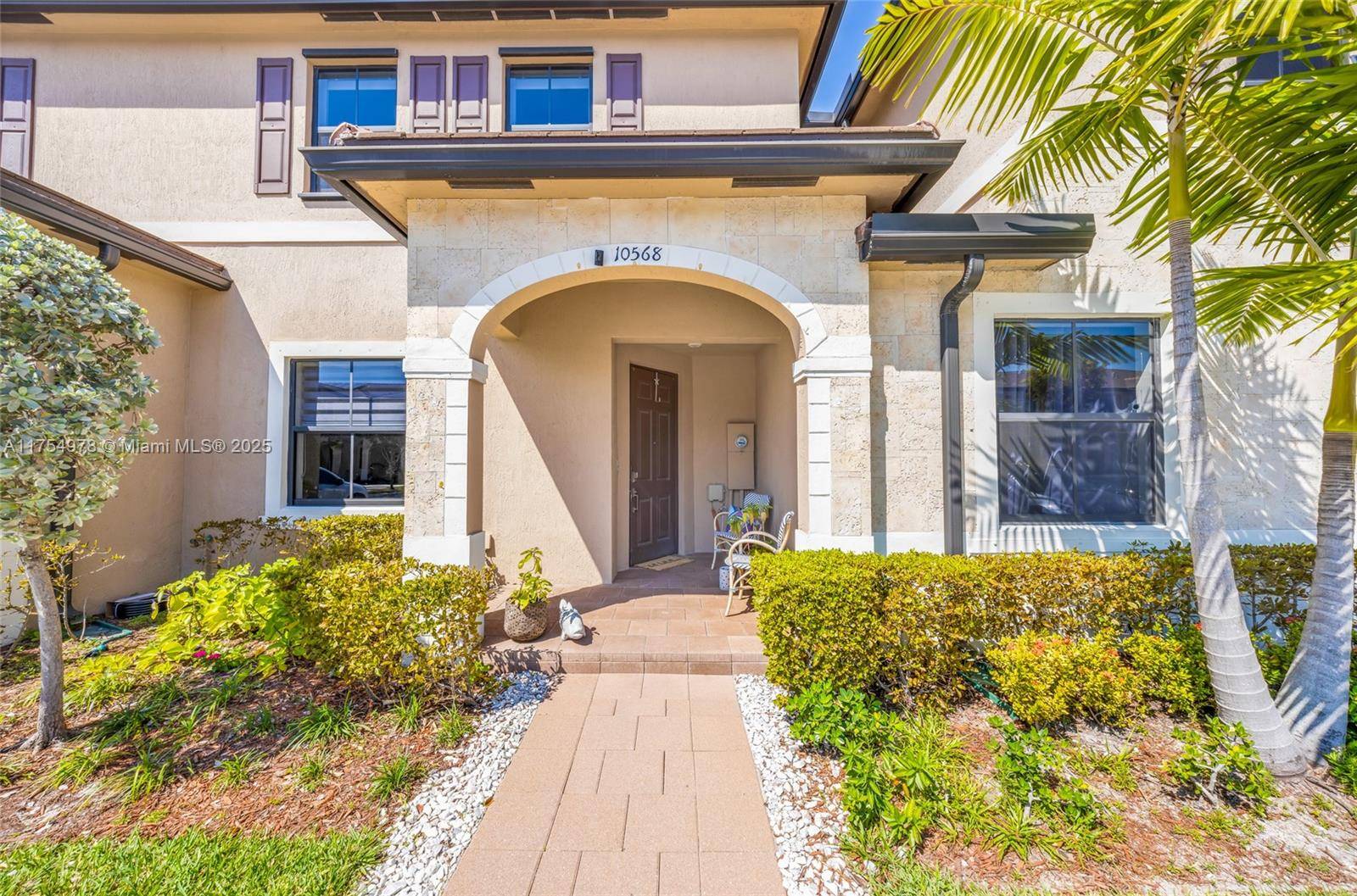 Like New Townhouse in AquaBella Gated Community !