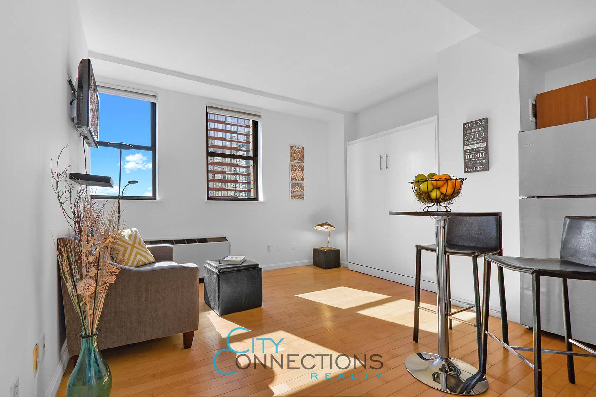 Fabulous loft in FiDi s finest condominium !