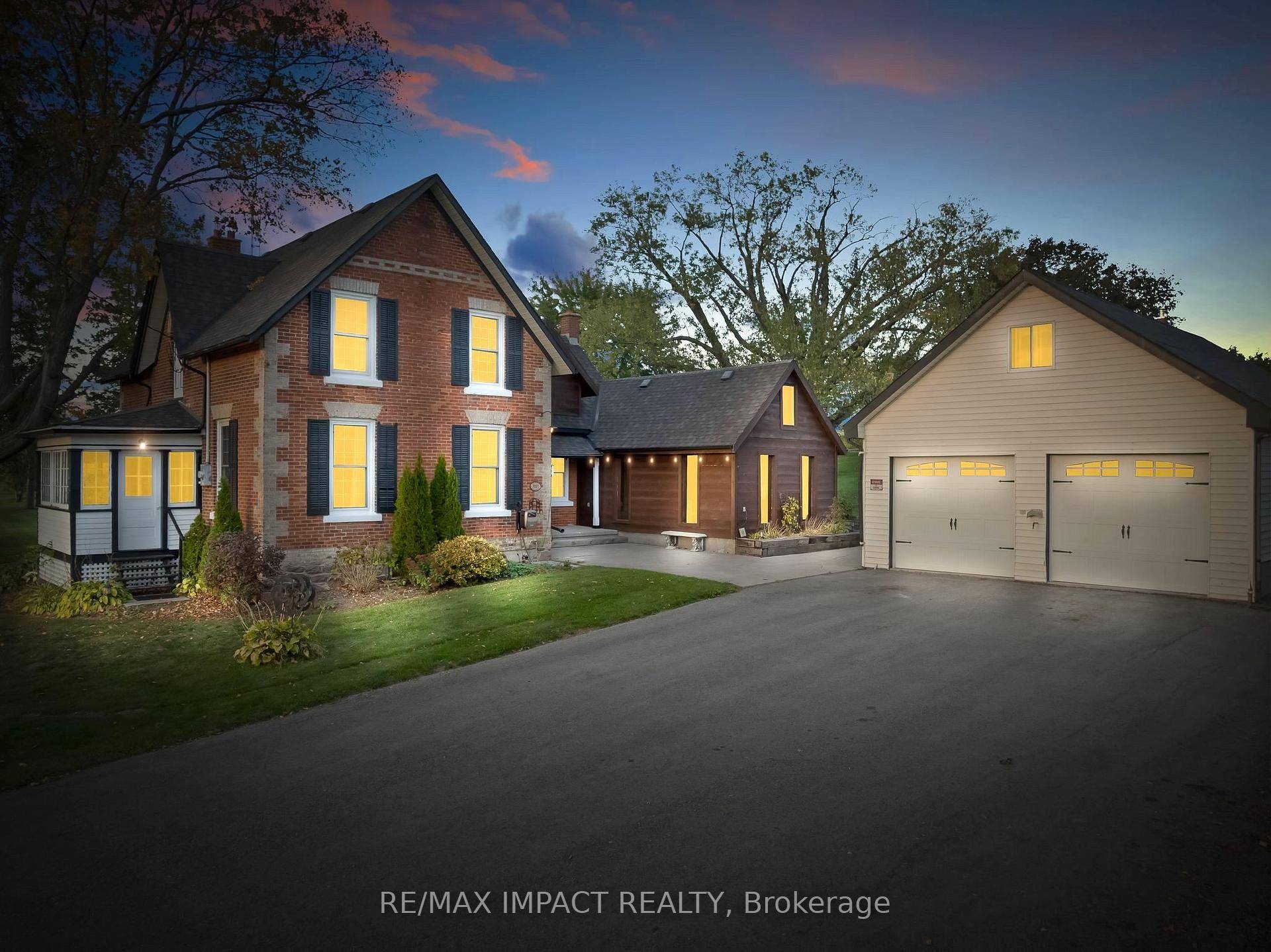 CENTURY CHARM MEETS MODERN LIVING !