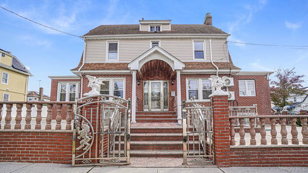Welcome to 94 07 212th Street, Queens Village, NY 11428 !