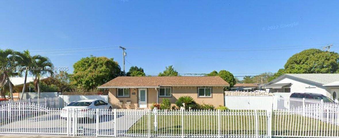 Beautiful Renovated 3 Bedroom House in South Miami Heights !