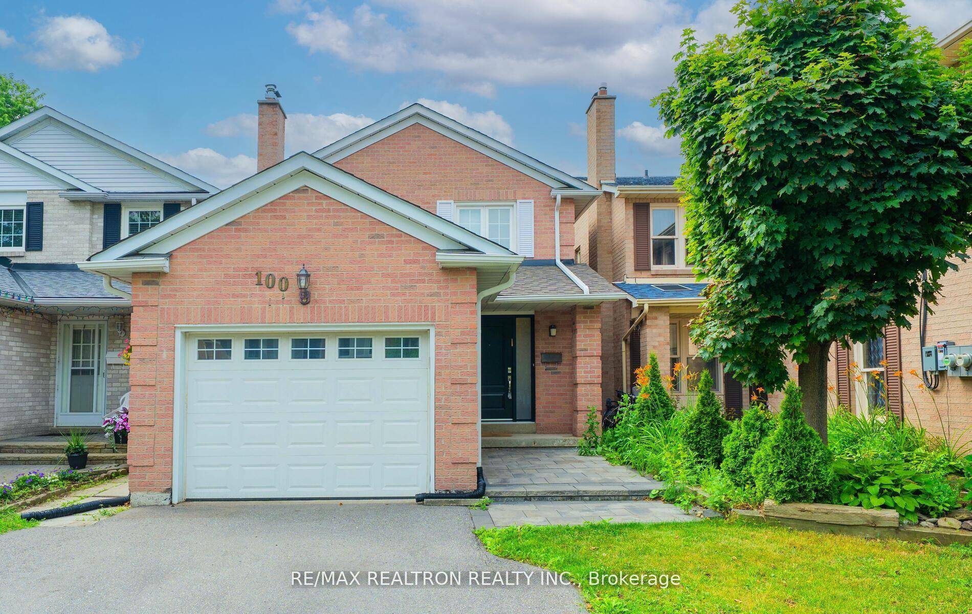Incredible Opportunity Welcome to this lovely and very well maintained and renovated home sitting on a huge 172 feet deep lot on a desirable crescent, in one of Vaughan's most ...