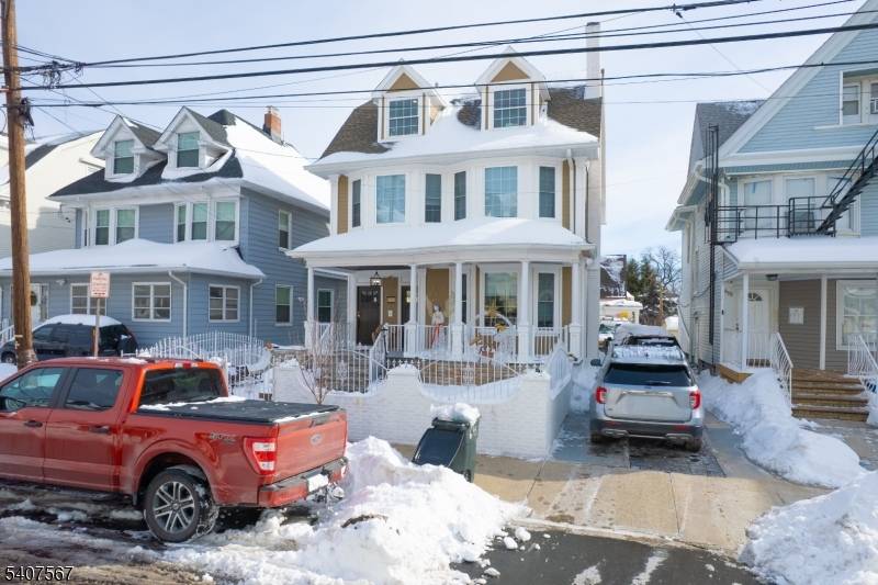 BEAUTIFUL COLONIAL SINGLE FAMILY HOME 5 oversized bedrooms, 4 Full Bathrooms, 2 half bath rooms, large Living room, Formal Dinning room, Finished Attic, Finished baseman, High finishes, quartz countertop, double ...