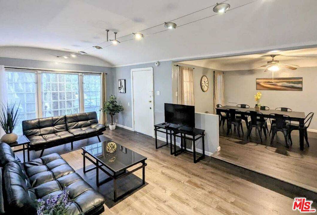 606  N Alta Vista Blvd 3BR Hancock Park La