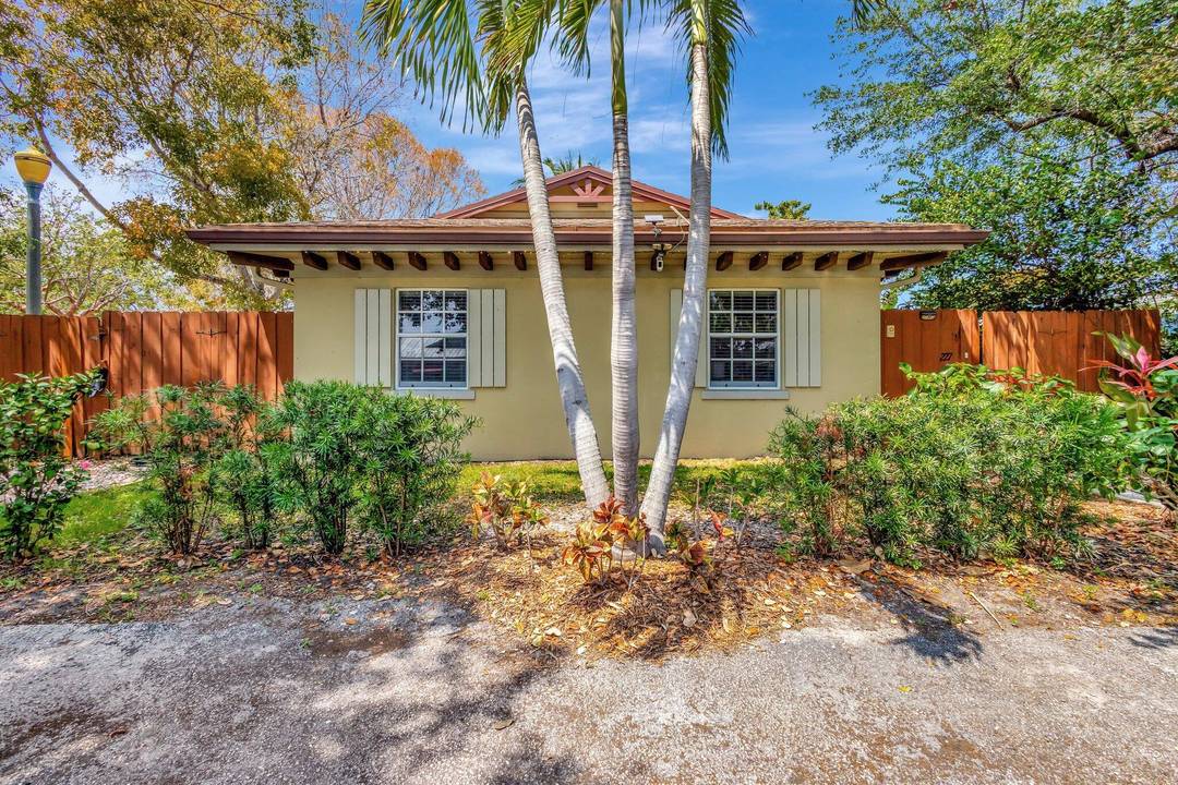 A great opportunity in the heart of Delray Beach 227 NE 12th St offers a beautifully updated duplex just minutes from downtown and the beach.