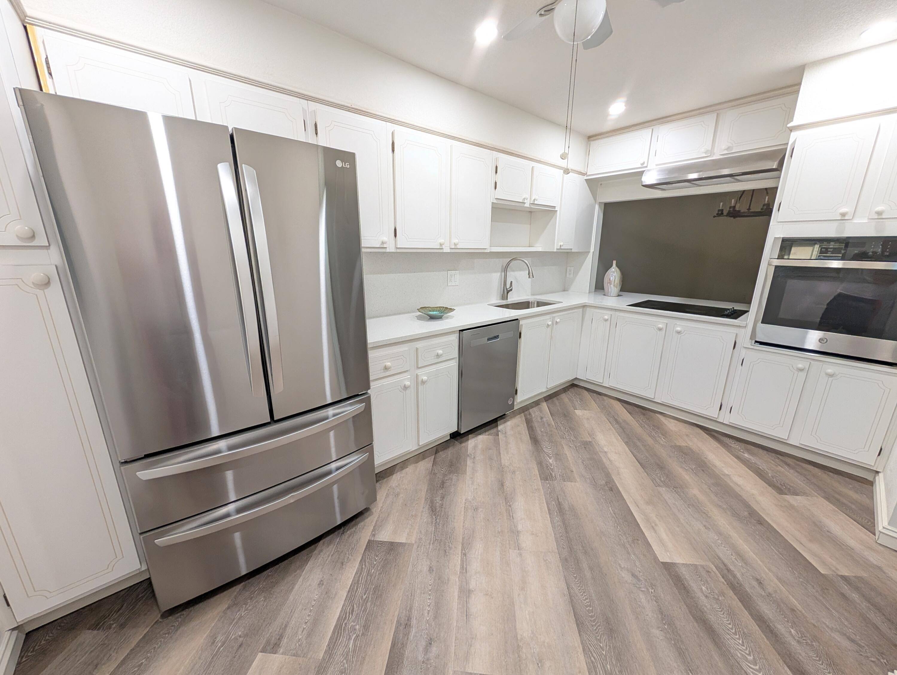 Welcome into the one level corner unit nestled in a vibrant 55 PET FRIENDLY community !