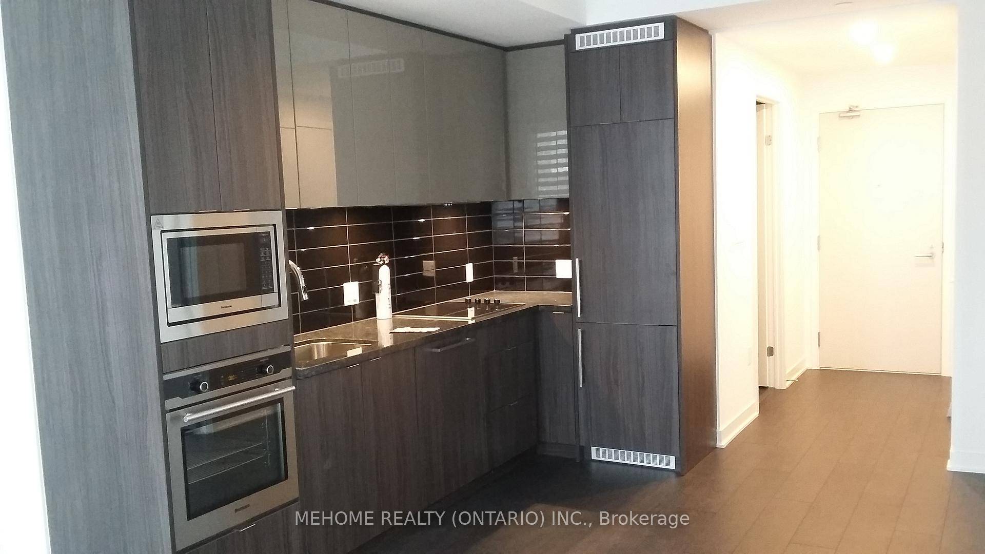 Luxury Condo At Prime Location In The Heart Of Toronto Entertainment District.
