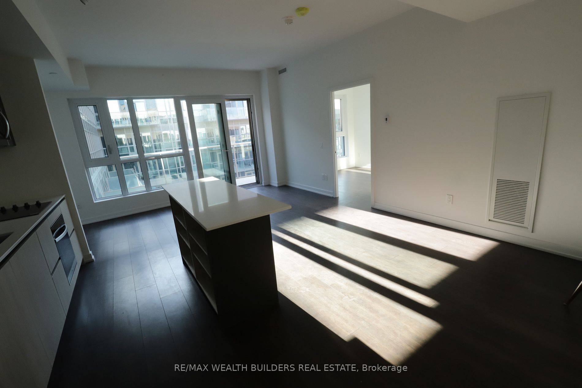 Move In Today To This Luxury 2 Bedroom Den and 2 Bathroom Condo Suite at Wonder Condos Offers 840 square feet of open living space.