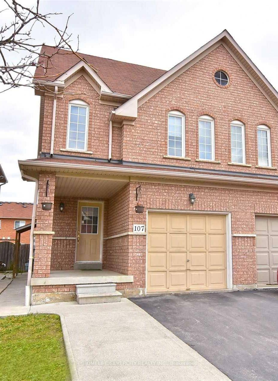 Beautifully upgraded 4 Bedroom home !