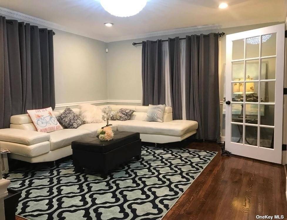 House for rent with 3 bedrooms 1 full bath, kitchen, dining area living room.
