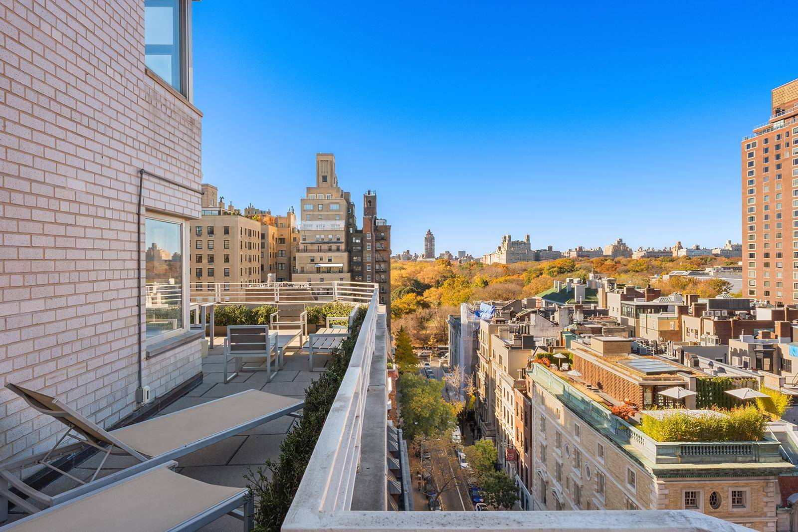Welcome to this stunning 3 bedroom, 3 bathroom residence at 40 East 78th Street, where luxury meets location in the heart of the Upper East Side.