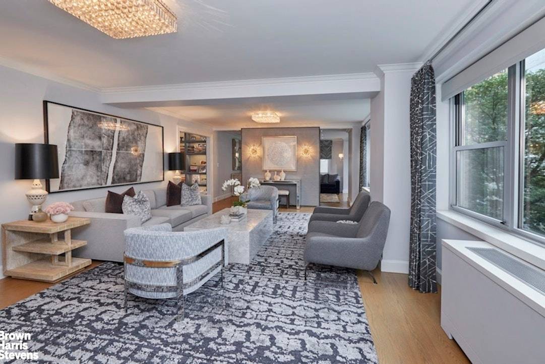 A UNIQUE 4 BEDROOM 4. 5 BATHROOM HOME IN PERECT CONDITION Located in Manhattan's most sought after co ops, this beautifully renovated 4700 square foot duplex home reflects an extraordinary ...