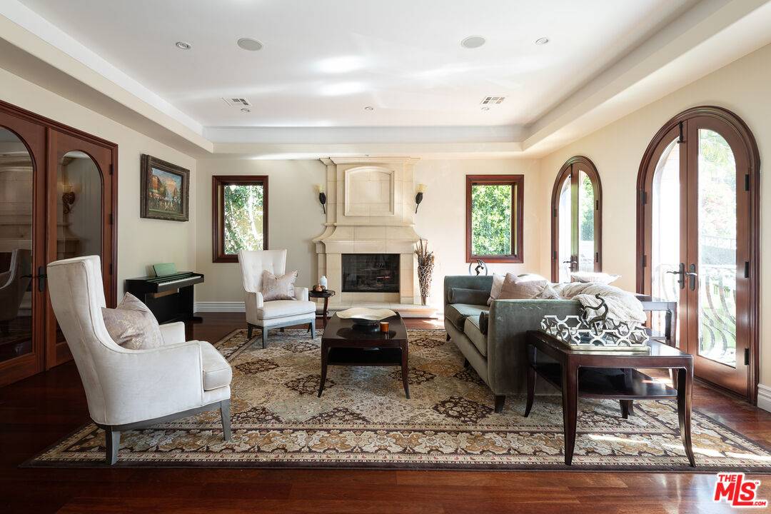 1191  N Bundy Dr 5BR Brentwood La