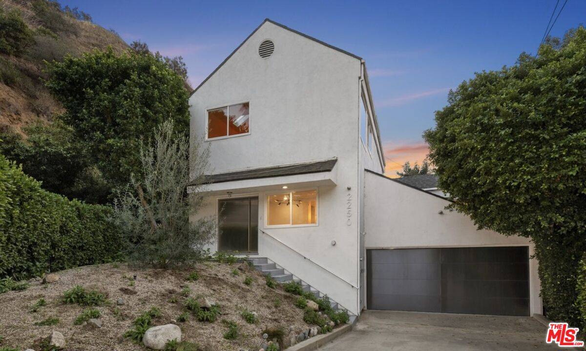 2250 Nichols Canyon Rd 2BR Hollywood Hills East La