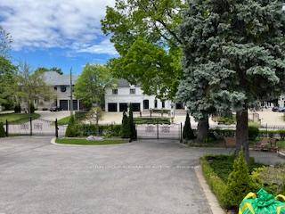 Prestigious Thornhill Living on Arnold Ave !