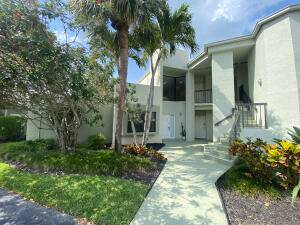 Wonderfully redone townhouse 3 bedrooms 2.