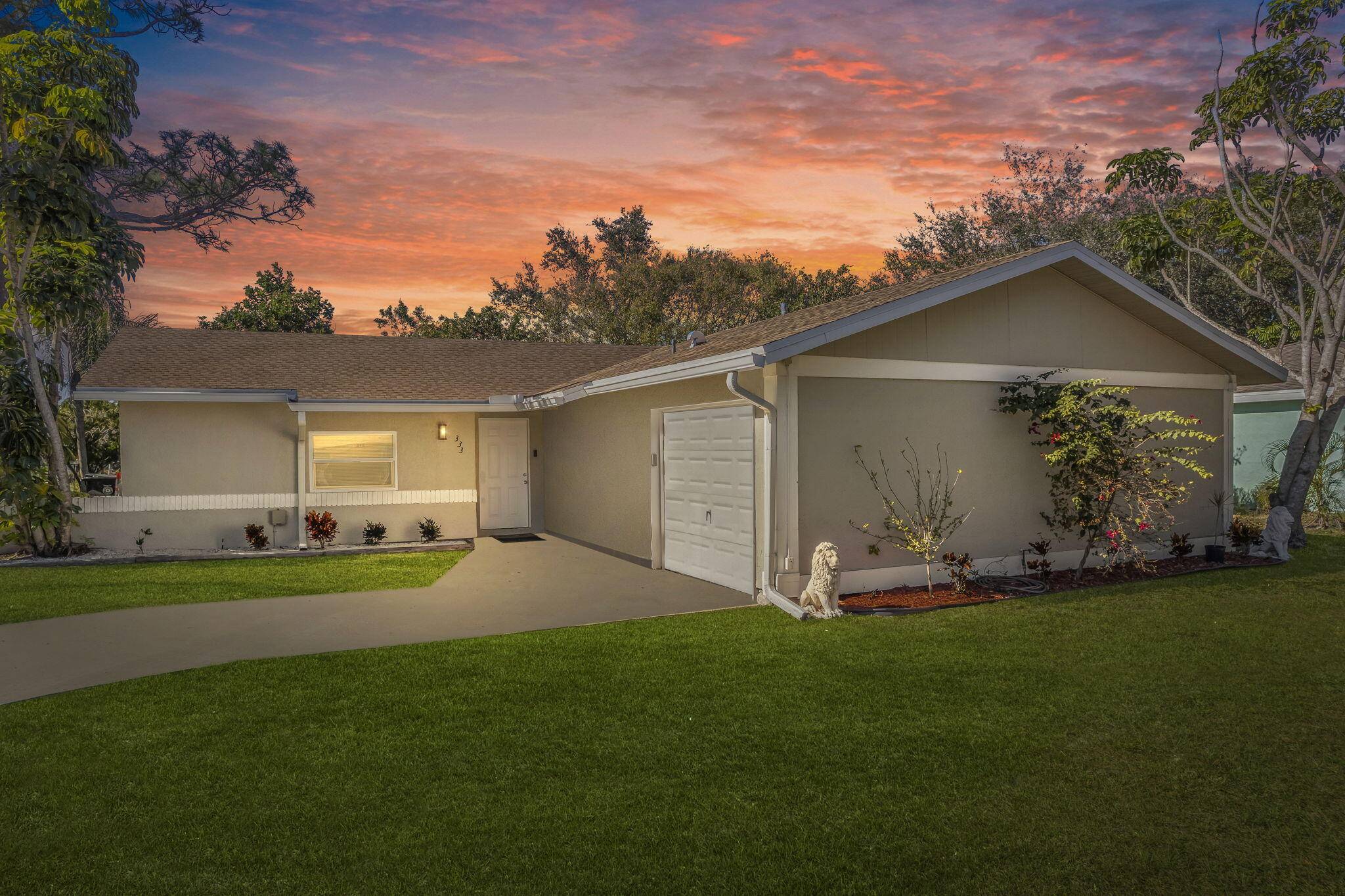 Experience the best of Florida living in the thriving city of Port Saint Lucie !