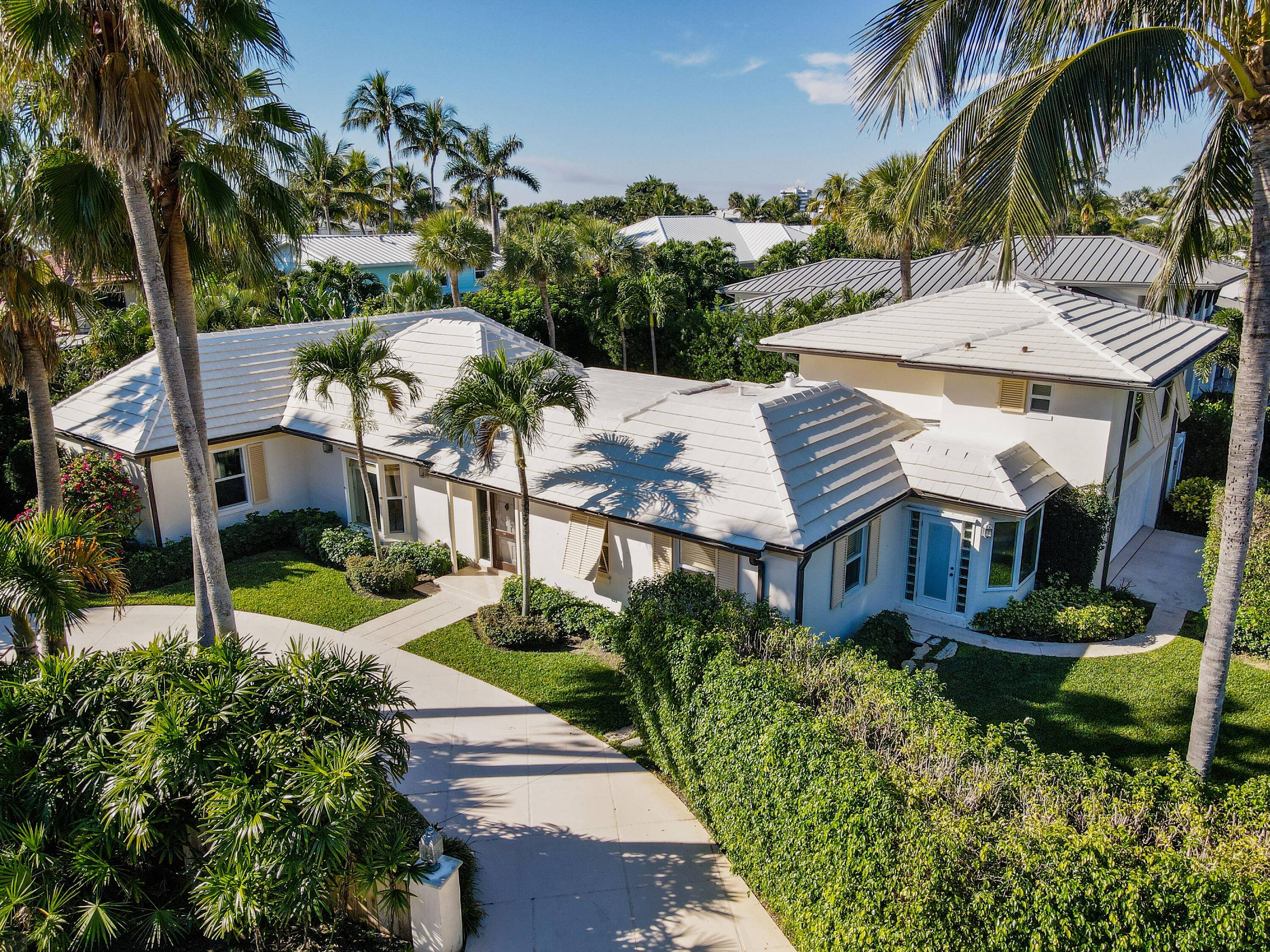 Charming Jupiter Inlet Colony Beach Rental Walk to the Beach !