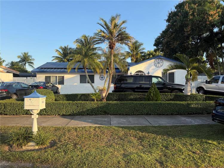 Dream Home In The Neighborhood Of Kendall.