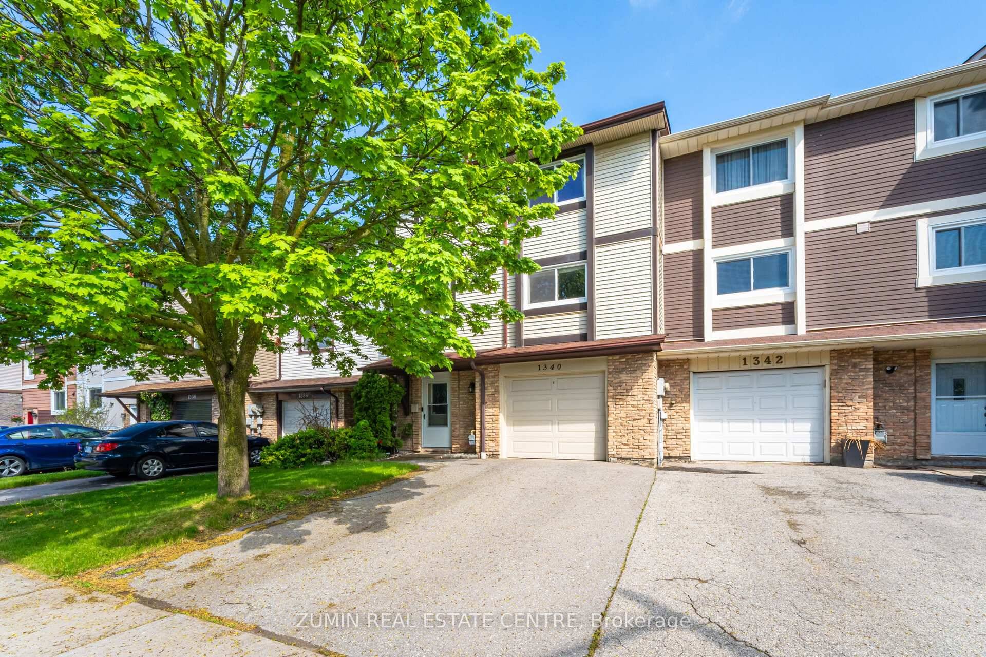 Welcome to this beautifully updated, freehold townhome, with no monthly maintenance fees !