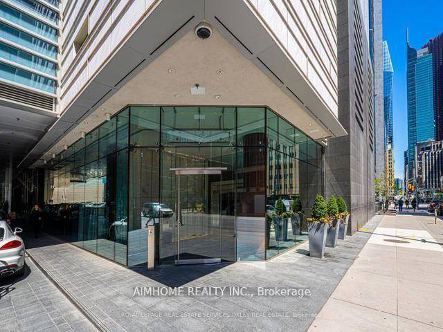 Luxurious 1 Bedroom Condo in the Prestigious 5 Star Shangri La Hotel Residences, Experience world class living in one of the mostluxurious condo residences in downtown Toronto.
