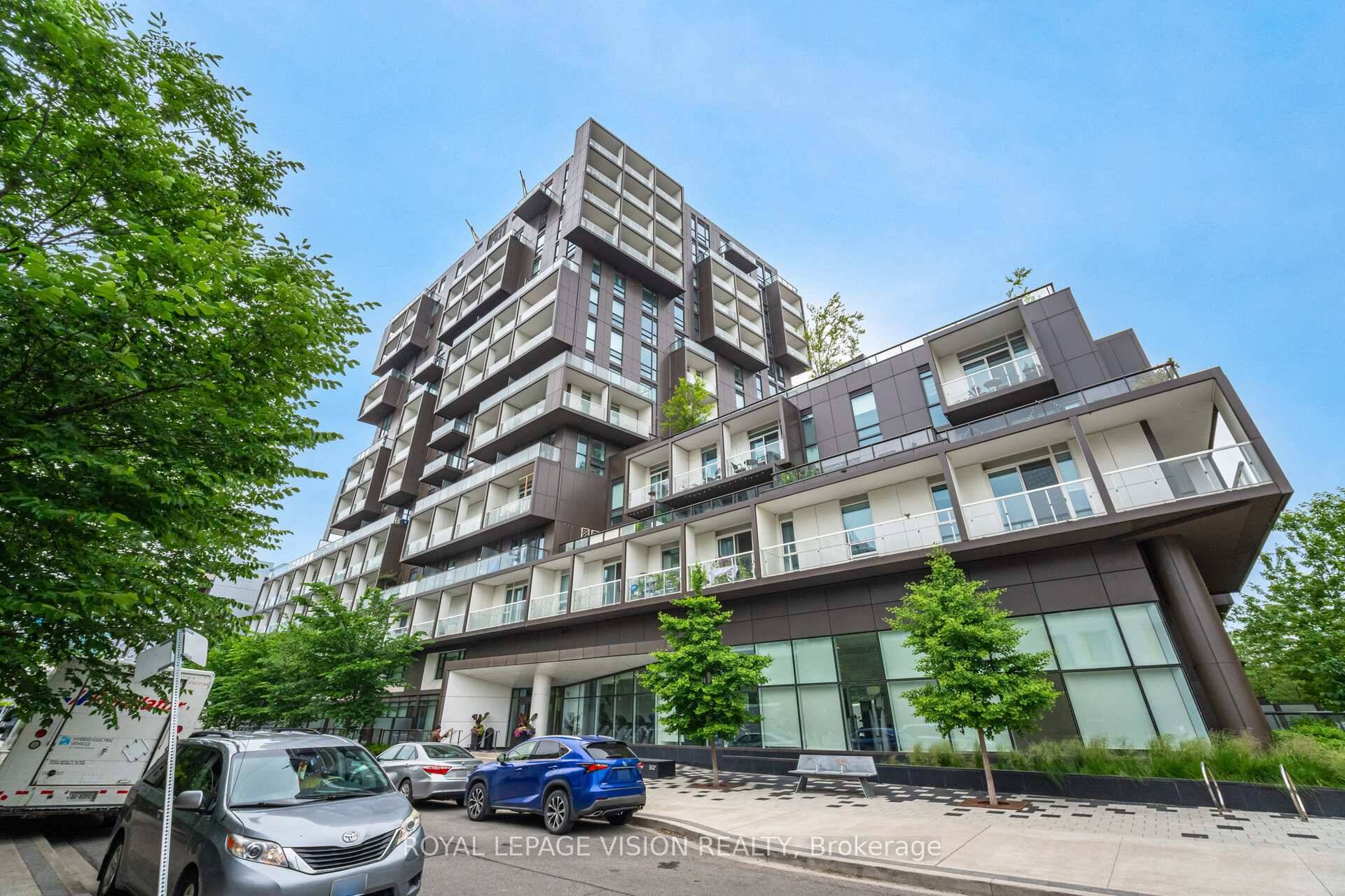 Live in the heart of downtown Toronto at Queen and Spadina !