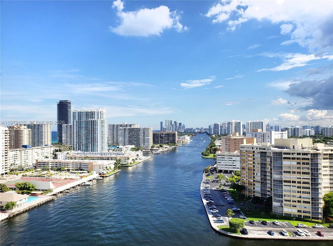 BEST R LINE in the building.