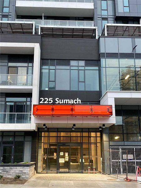 Welcome to this stunning 1 bedroom condo in the vibrant Regent Park community !
